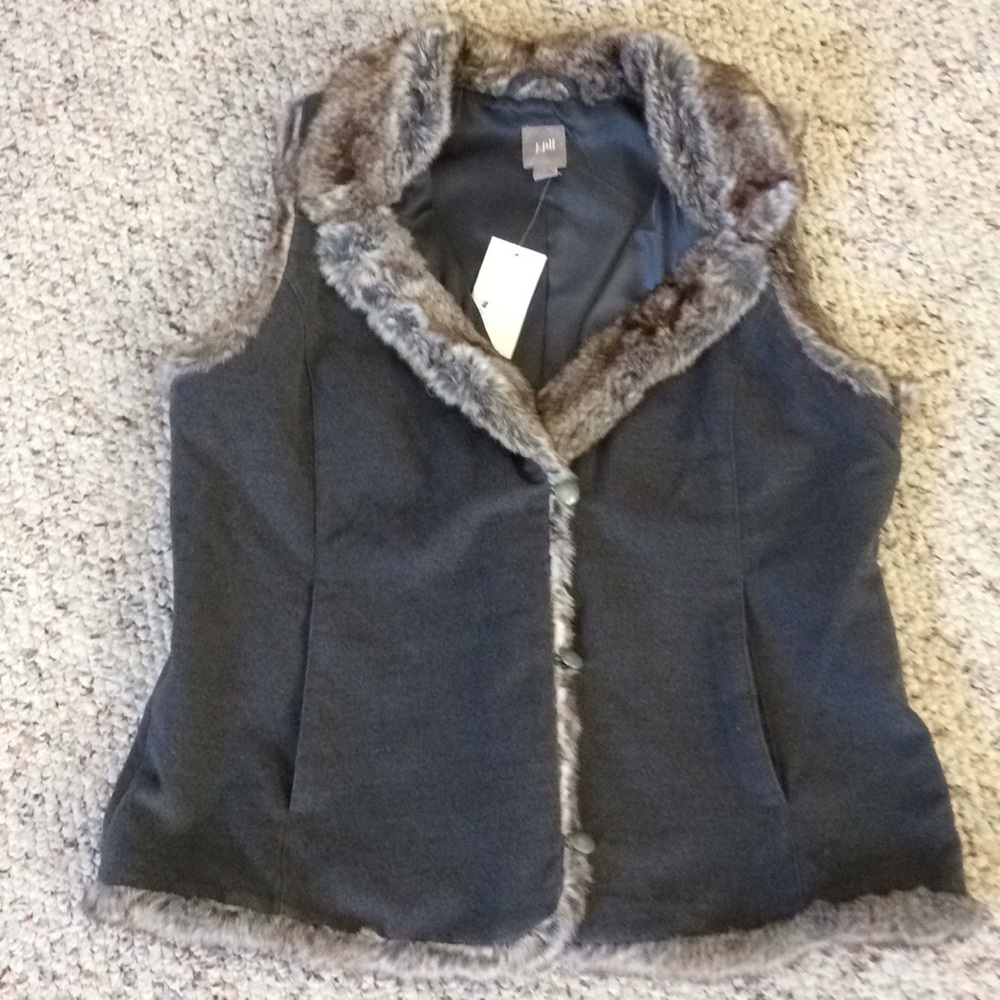 J. Jill Vest Sz M